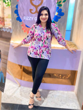 Short top in shades of pink and green