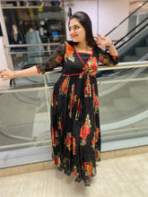 Black floral brasso print pleated dress