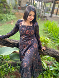 Floral antique brasso print dress in black